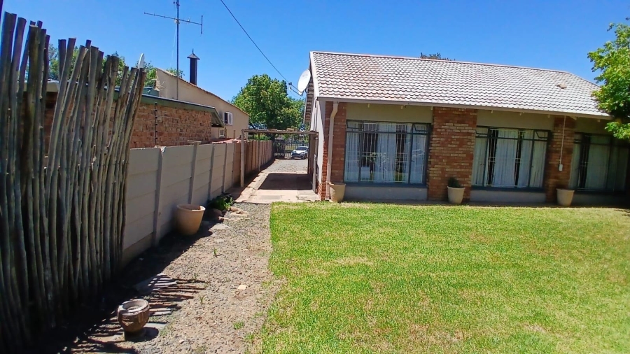 To Let 4 Bedroom Property for Rent in Fichardt Park Free State